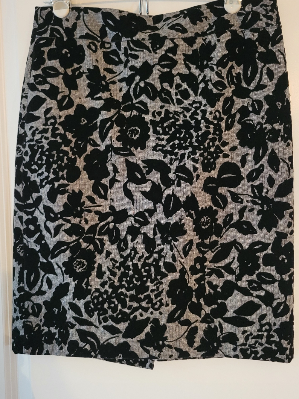 Ann Taylor Black and Gray Floral Jacquard Pencil Skirt